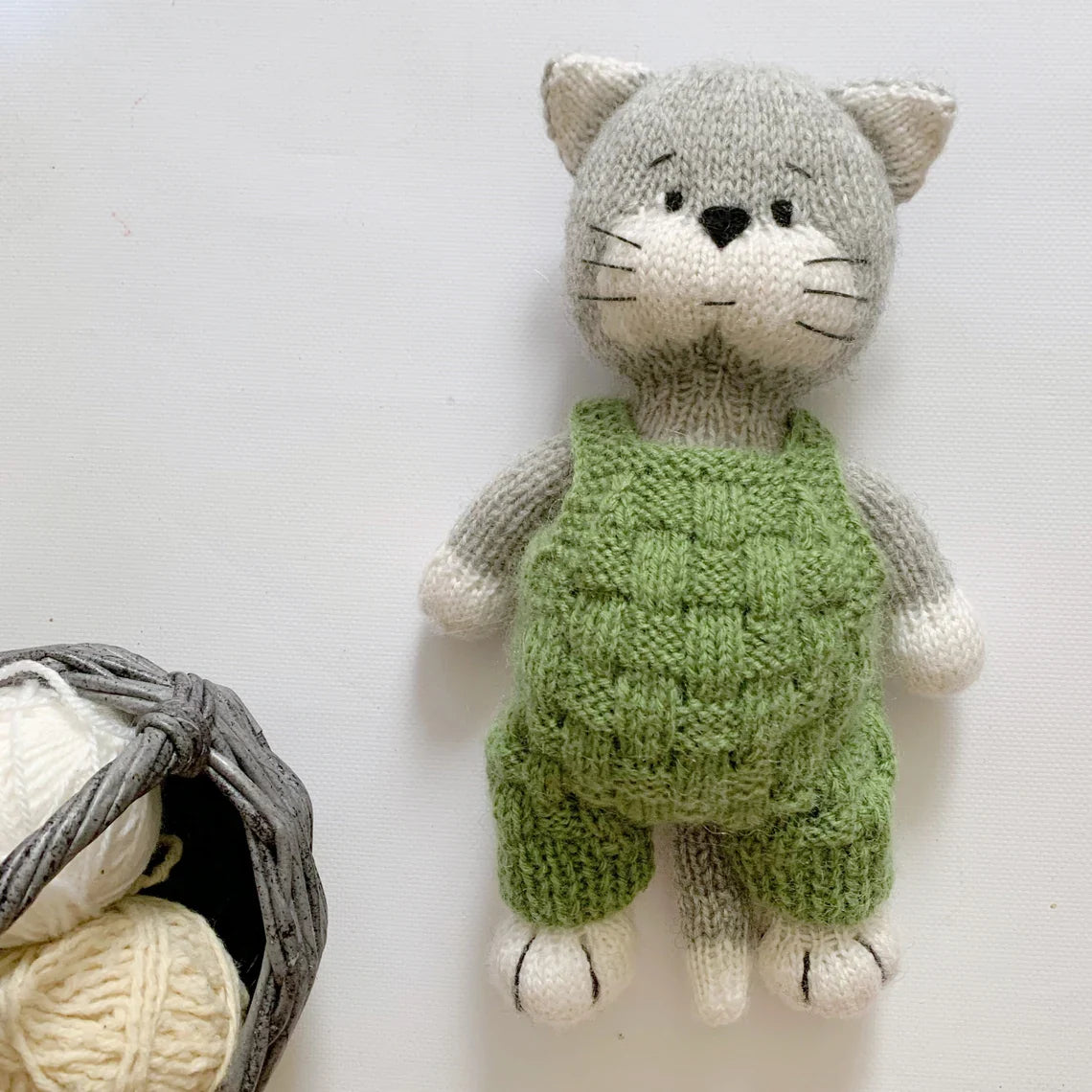Milo the Cat Knitting Pattern