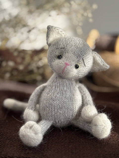 Tiny Kitten Knitting Pattern