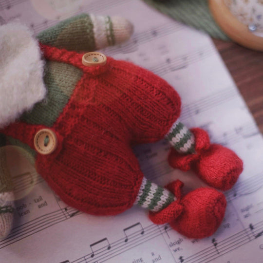 Santa Claus with Star Hat Knitting Pattern