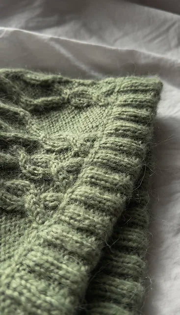 Cable Tie Bonnet Knitting Pattern