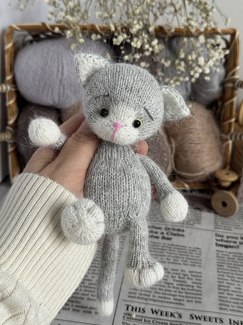 Tiny Kitten Knitting Pattern