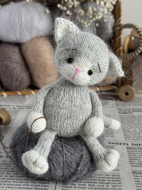 Tiny Kitten Knitting Pattern