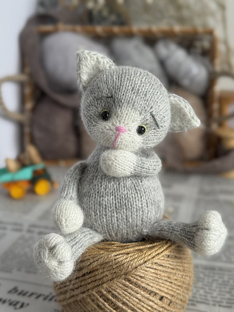 Tiny Kitten Knitting Pattern