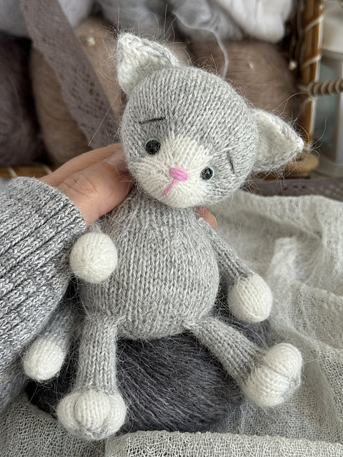 Tiny Kitten Knitting Pattern