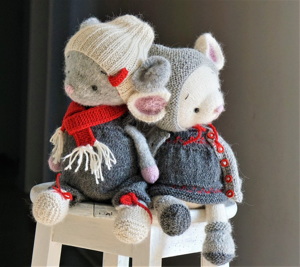 Mouse Christmas Clothes Knitting Pattern