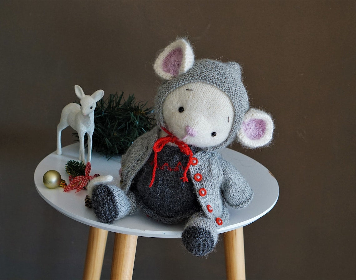 Mouse Christmas Clothes Knitting Pattern