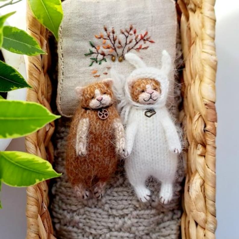 Kitten in Bunny Suit Knitting Pattern